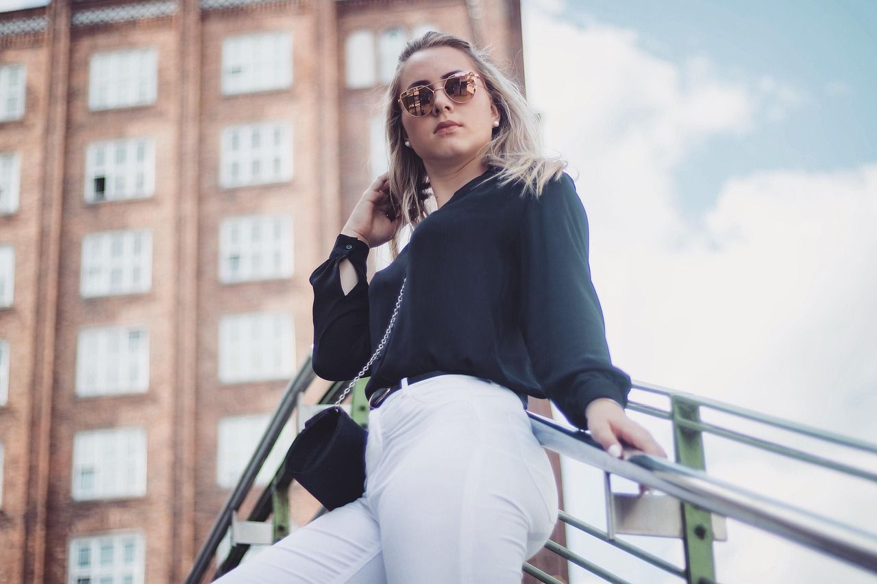 service-01 business, woman, people, shooting, fashion, model, portrait, attractive, girl, lifestyle, blog, blonde, brunette, thinking, lady, glamour, style