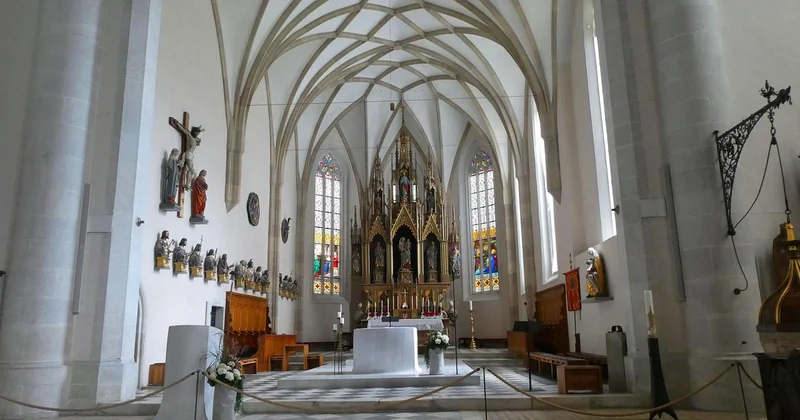 Geheimratsecken bei Frauen: was können Sie tun?